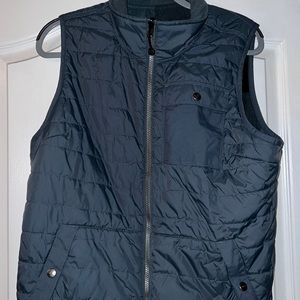 REVERSABLE WOMENS CARHARTT VEST